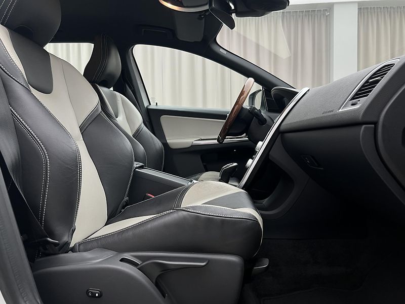 Volvo XC60 D5 AWD POLESTAR SUMMUM AUT  - fotka 15 z 38