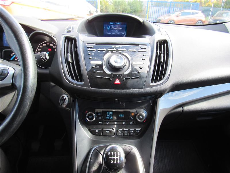 Ford Kuga 1,5 110kW 4x2 - fotka 15 z 36