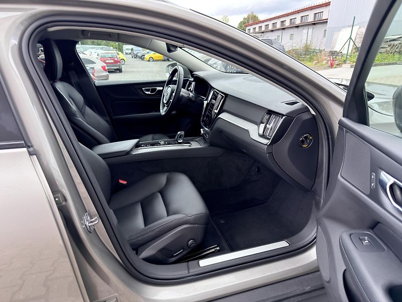 Volvo V60 CC B4 AWD //nezáv. topení+kola - fotka 15 z 33