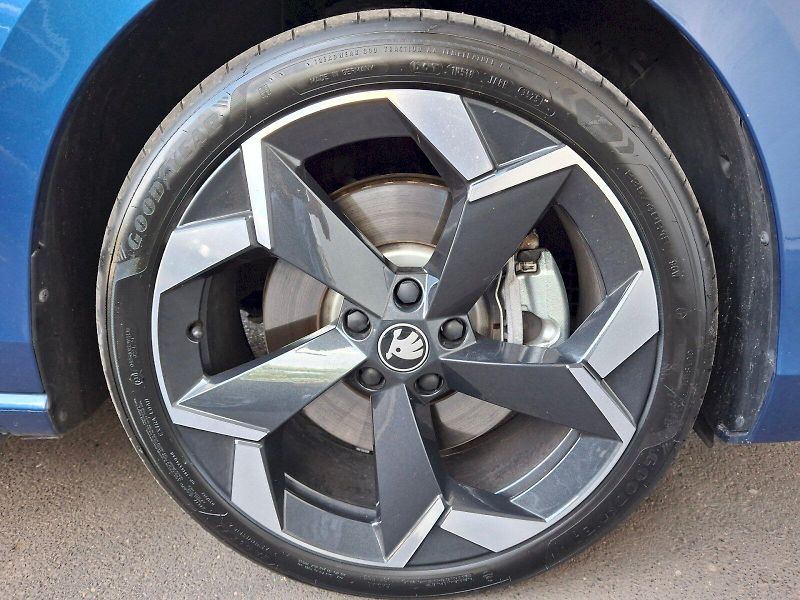 Škoda Superb (2025) Combi iV SportLine DSG 1,5TSi - fotka 34 z 35