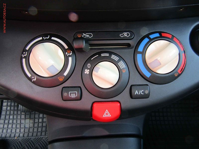 Nissan Micra (2006) 1.2i, 1.maj,ČR, AC - fotka 13 z 16