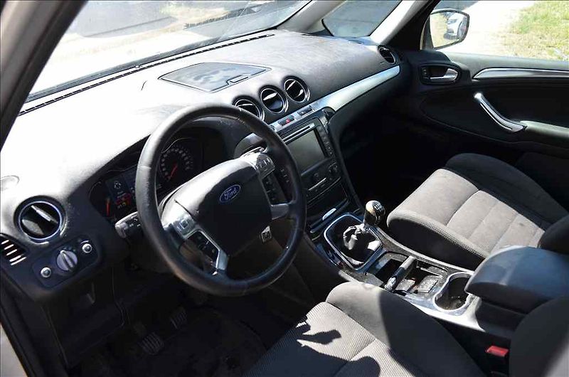 Ford Galaxy (2011) 2,0 TDCI 120KW - fotka 10 z 19