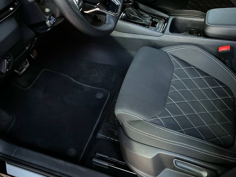 Škoda Karoq (2024) Sportline 2.0 TSI 4x4 DSG - fotka 14 z 20