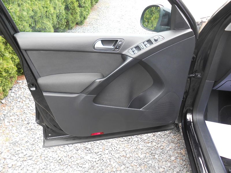 Volkswagen Tiguan 4*4,XENONY,DSG. - fotka 23 z 40