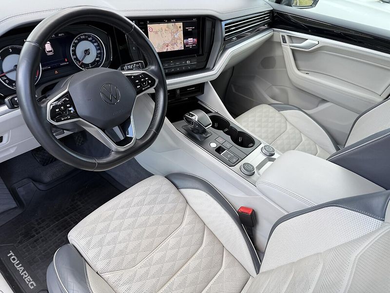 Volkswagen Touareg V6 4M 3,0 TDi 210 kW Elegance - fotka 6 z 25