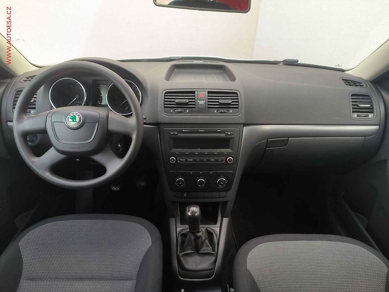 Škoda Yeti (2012) 1.2 TSi, Active, park. čidla - fotka 8 z 15