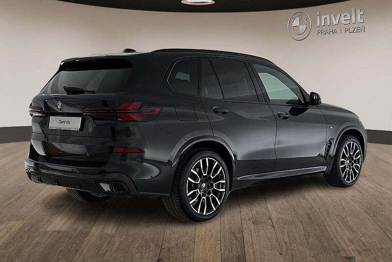 BMW X5 xDrive30d - fotka 3 z 29
