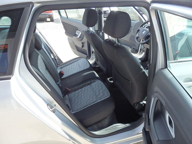Škoda Fabia COMBI 1.4 16V KLIMA, ZÁVĚS - fotka 9 z 13