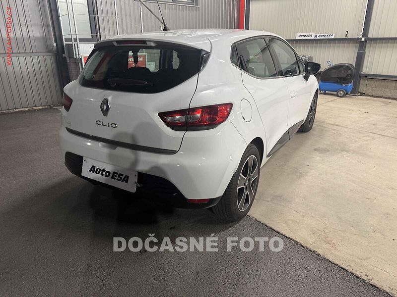 Renault Clio (2015) 1.2TCe, ČR, navi, AC, temp - fotka 2 z 3