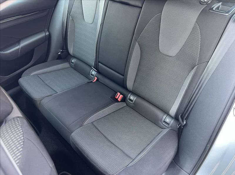 Škoda Octavia 2,0 TDi EXECUTIVE DSG - fotka 12 z 30