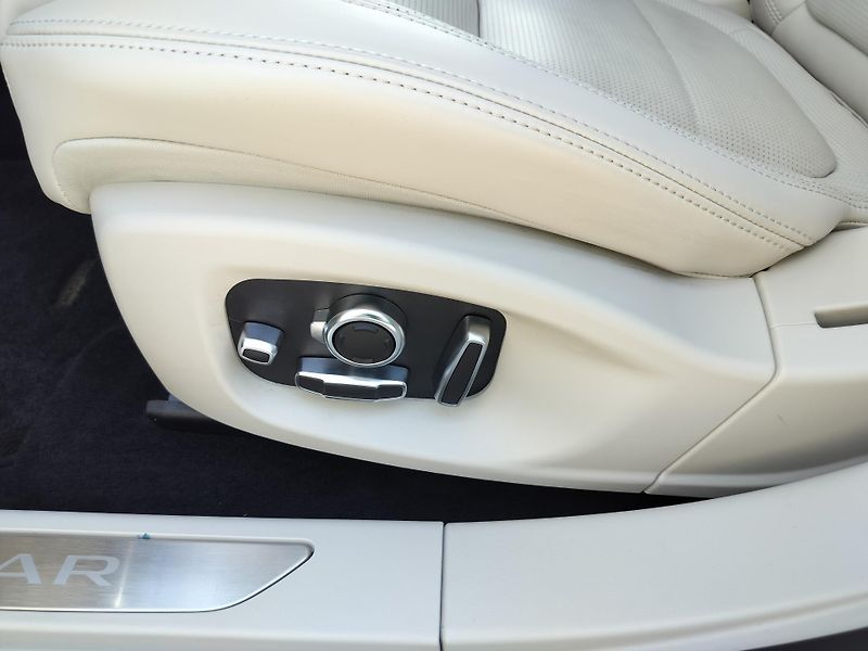 Jaguar I-Pace EV400 AWD HSE, navi, kůže     - fotka 14 z 36