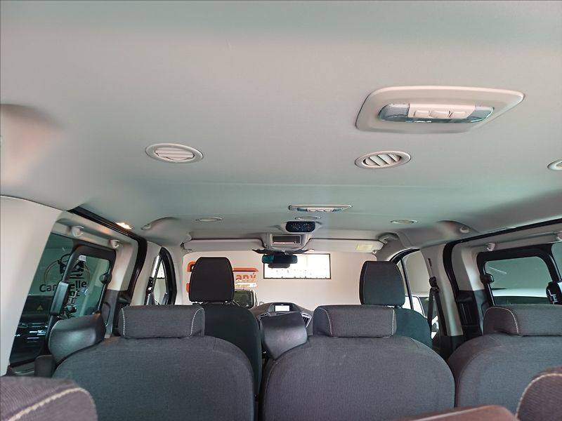 Ford Tourneo Custom 2,2 Titanium 114kW,po servisu - fotka 23 z 29