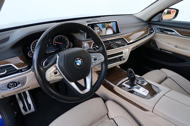 BMW Řada 7 750Li xDrive - fotka 6 z 18