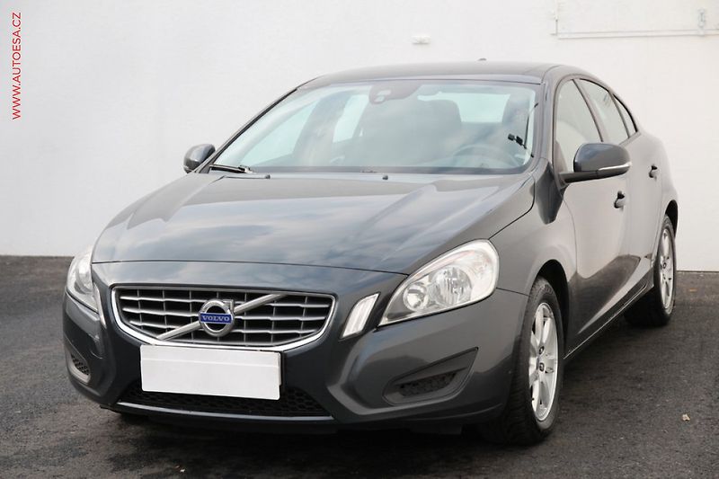 Volvo S60 (2012) 2.0D3, Momentum, AT - fotka 3 z 3