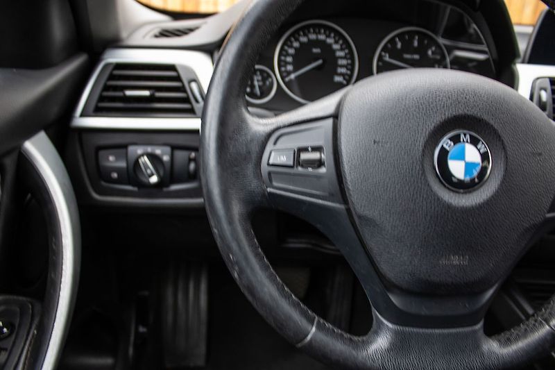BMW Řada 3 - fotka 26 z 43