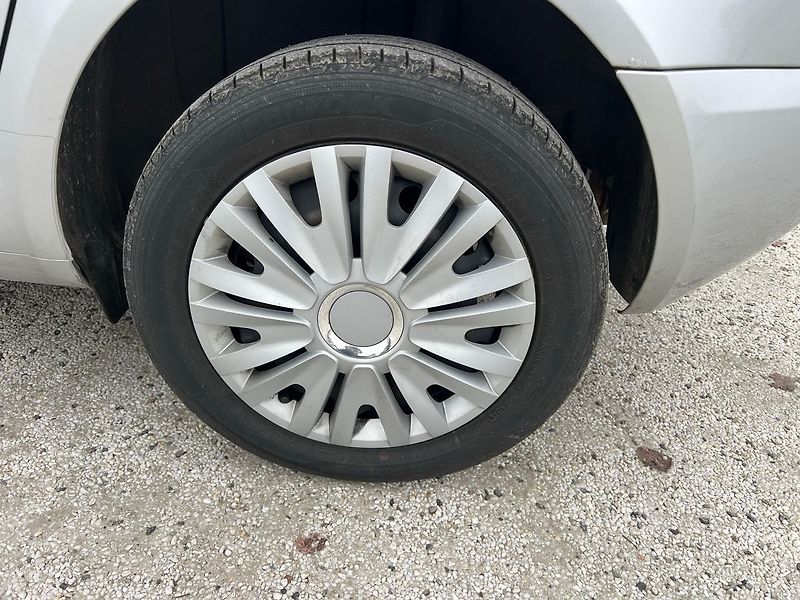 Škoda Roomster 1.6 TDi - fotka 15 z 15