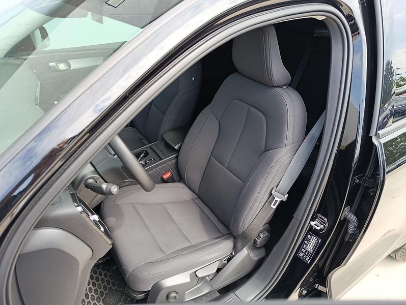 Volvo XC40 2.0 B4 AWD 145kW - fotka 12 z 33