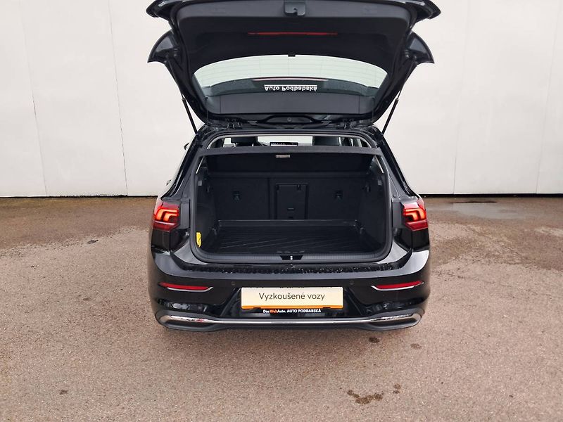 Volkswagen Golf (2024) STYLE 1.5 E-TSI / 85 kW DSG7 M - fotka 26 z 26