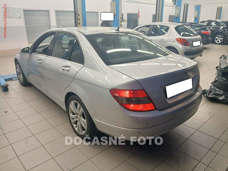 Mercedes-Benz Třídy C (2010) 1.8K, AT, STK8/28 - fotka 2 z 3