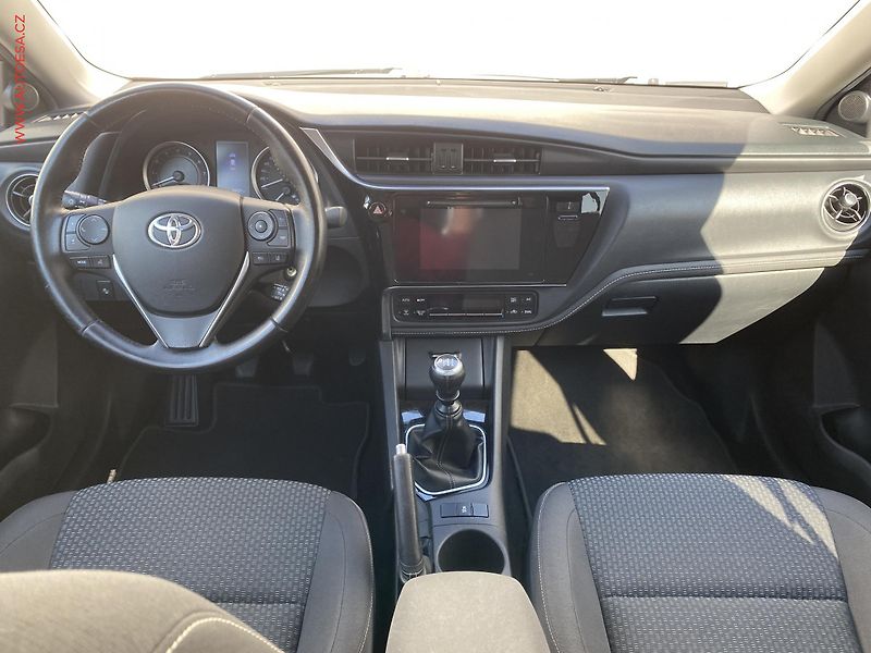 Toyota Corolla (2016) 1.6i, ČR, Xenon, AC - fotka 8 z 17