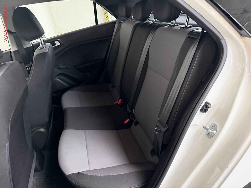 Hyundai i20 (2019) 1.2i, 1.maj,ČR, AC - fotka 10 z 16