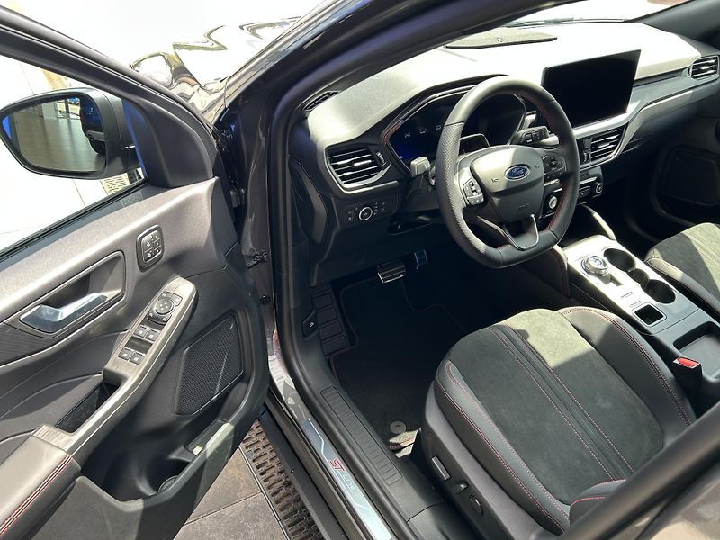 Ford Kuga ST-Line X 2.5 PHEV 178 kW - fotka 18 z 39
