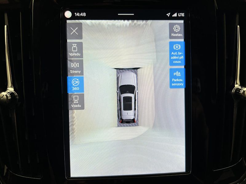 Volvo V90 T6 AWD RECHARGE DARK PLUS - fotka 30 z 46