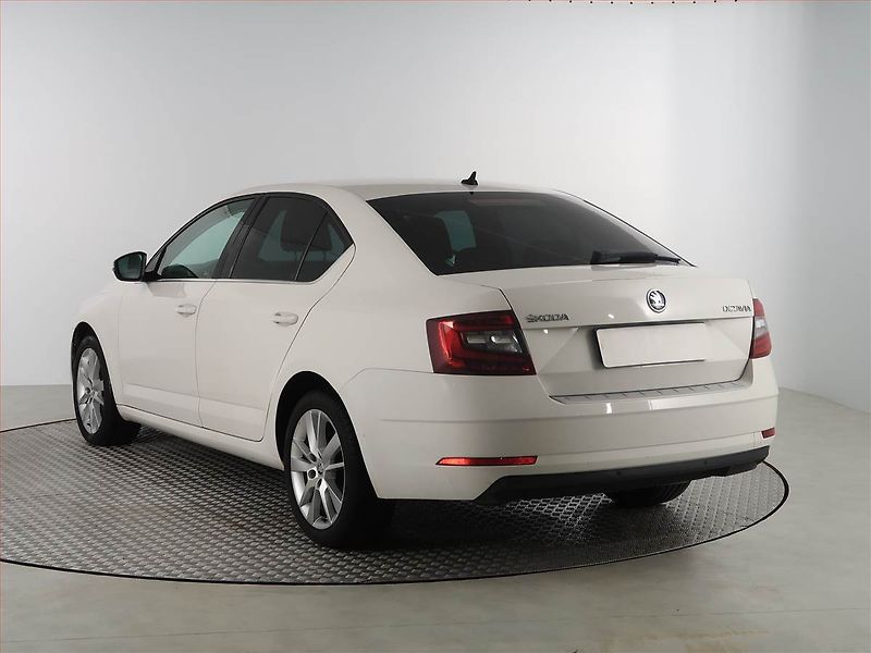 Škoda Octavia (2019) 2.0 TDI, Navi, Tempomat - fotka 4 z 16