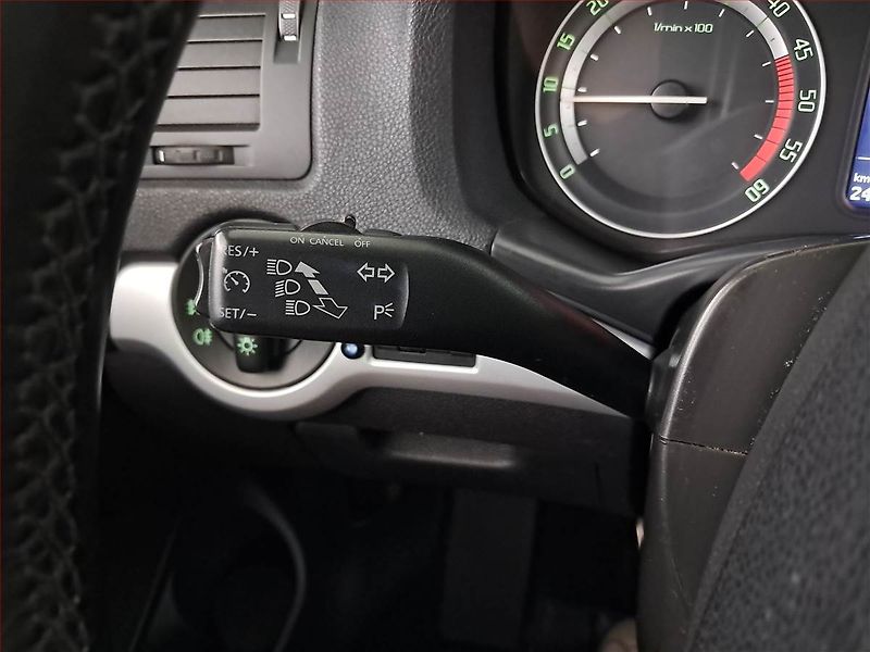 Škoda Octavia (2008) RS 2.0 TDI, Navi, Xenony - fotka 18 z 19