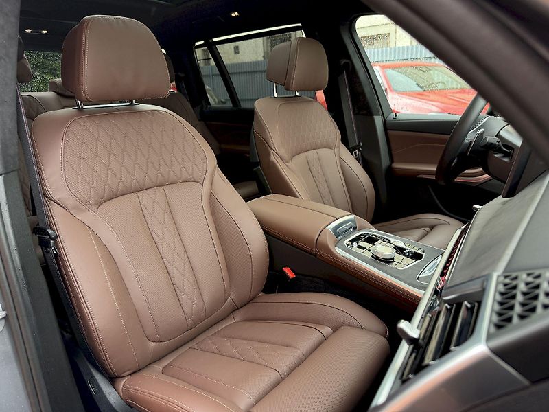 BMW X7 xDrive40d M-PRO Indiv. FULL - fotka 52 z 56