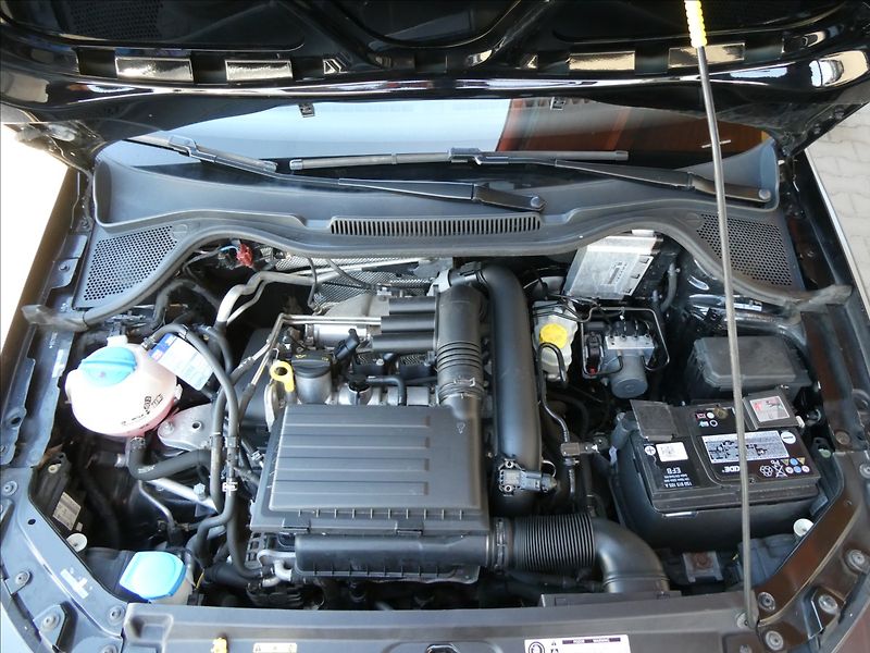 Volkswagen Polo 1,2 TSi 66kW HIGHLINE,serviska - fotka 36 z 39