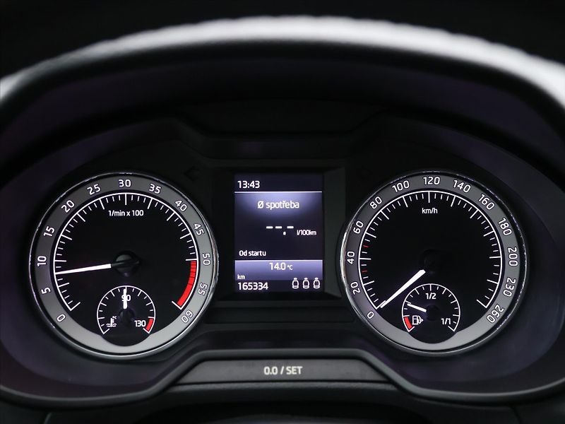 Škoda Octavia 2,0 TDI 110kW Style Webasto CZ - fotka 19 z 36