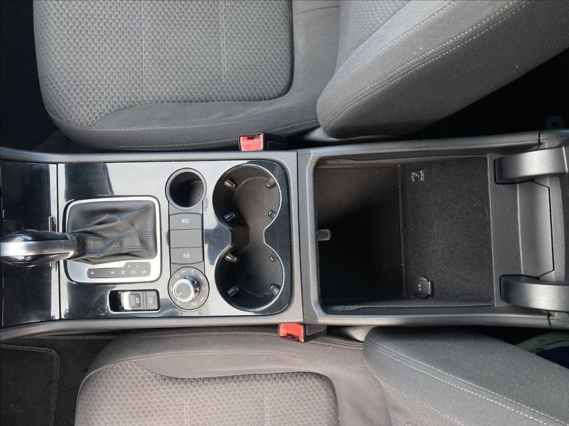 Volkswagen Touareg 3,0 TDI V6 4motion / záruka - fotka 39 z 47