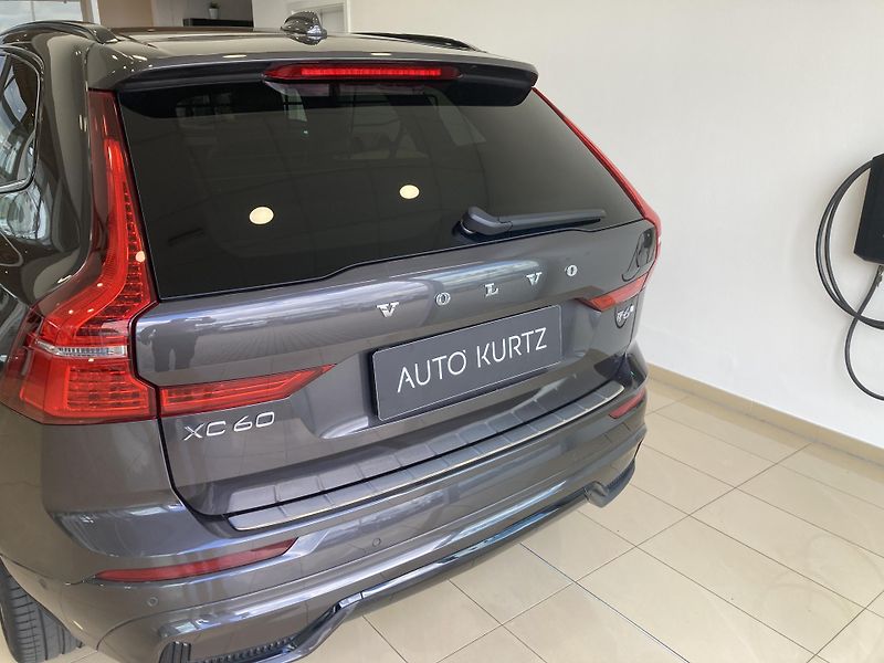 Volvo XC60 T6 eAWD Recharge Plus Dark AT8 - fotka 8 z 30
