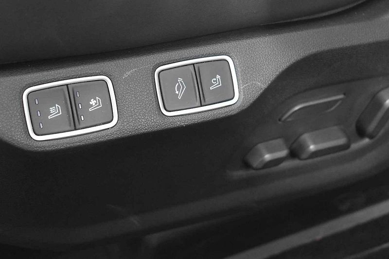 Auto se hodí k pohodlnému cestování nejen po českých luzích a hájích