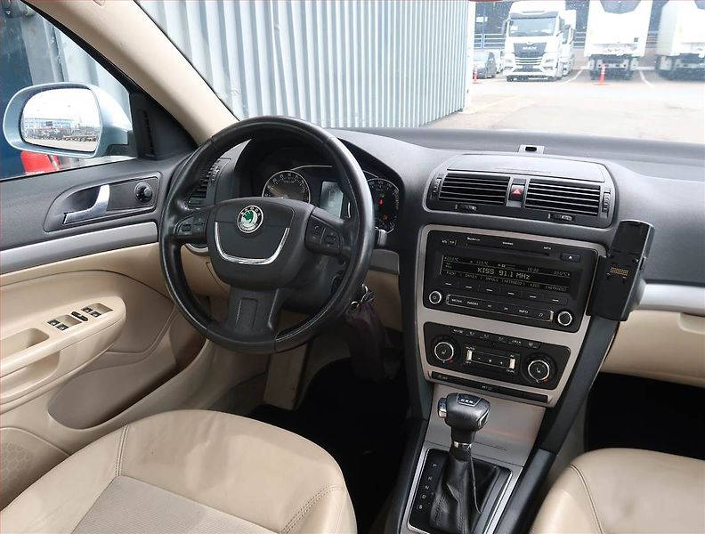 Škoda Octavia (2010) Elegance 2.0 TDI, Automat - fotka 7 z 19