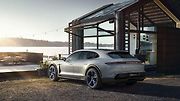 Koncept Porsche Mission E Cross Turismo.