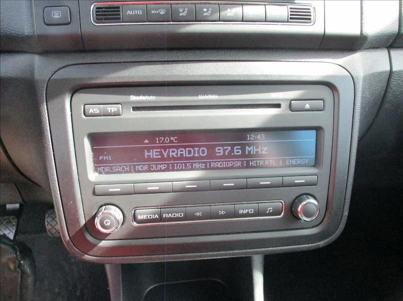 Škoda Roomster 1,2 TSi, Style, klima, servis, - fotka 18 z 27