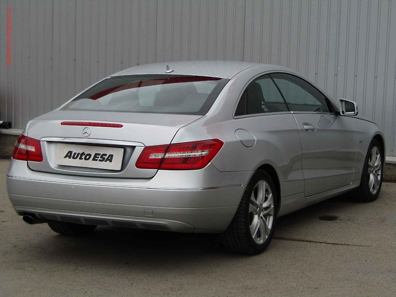 Mercedes-Benz Třídy E (2010) 1.8 CGi E 250 CGi, AT, tempo - fotka 4 z 20