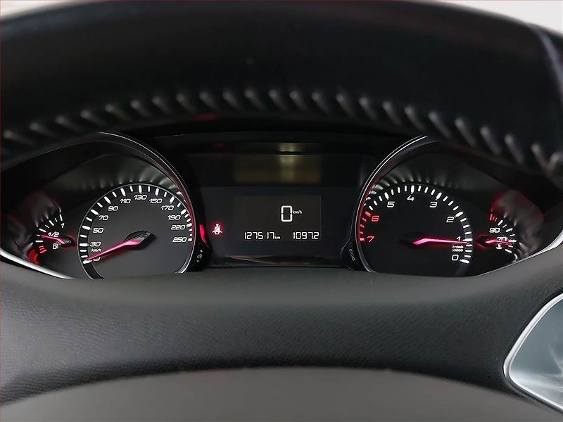 Peugeot 308 (2016) 1.2 e-THP, ČR,1.maj - fotka 9 z 17