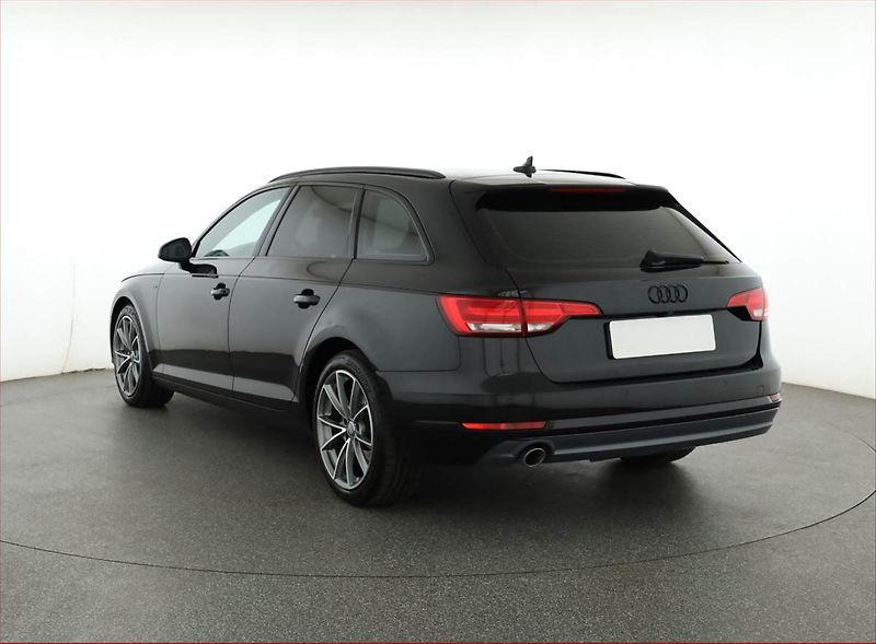 Audi A4 (2016) S-Line 2.0 TDI, Automat - fotka 4 z 19
