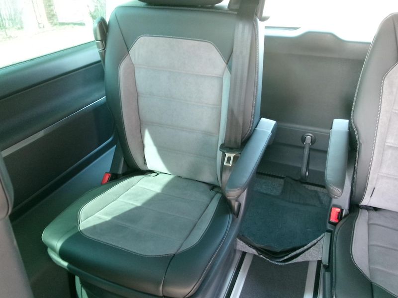 Volkswagen Multivan (2020) 2,0TDI DSG NAVI AC BT  - fotka 16 z 40