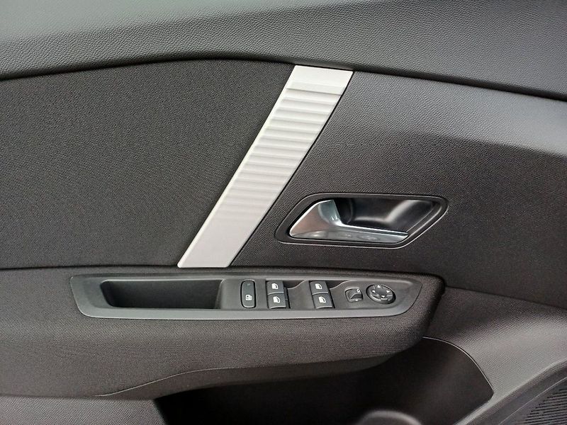 Citroën C4 YOU Hybrid 110k Automatic - fotka 16 z 35
