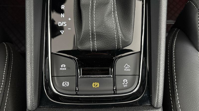Škoda Kodiaq 2.0 TDI DSG 4x4 Sportline Excl - fotka 26 z 32