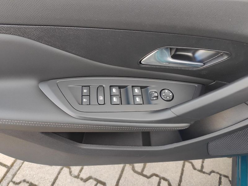 Peugeot 408 (2026) ALLURE Hybrid 145k  4 kamery - fotka 23 z 28