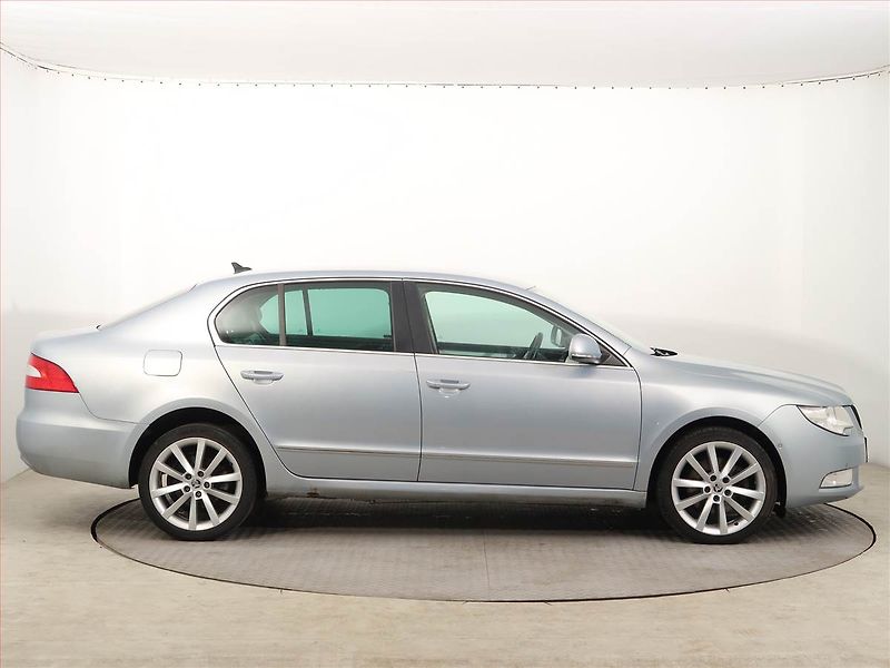 Škoda Superb (2012) 2.0 TDI, Automat, Navi, Xenony - fotka 6 z 15