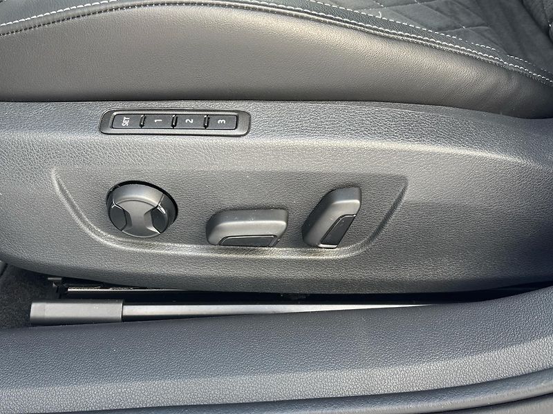 Škoda Superb Sportline 4x4 DSG - fotka 28 z 29
