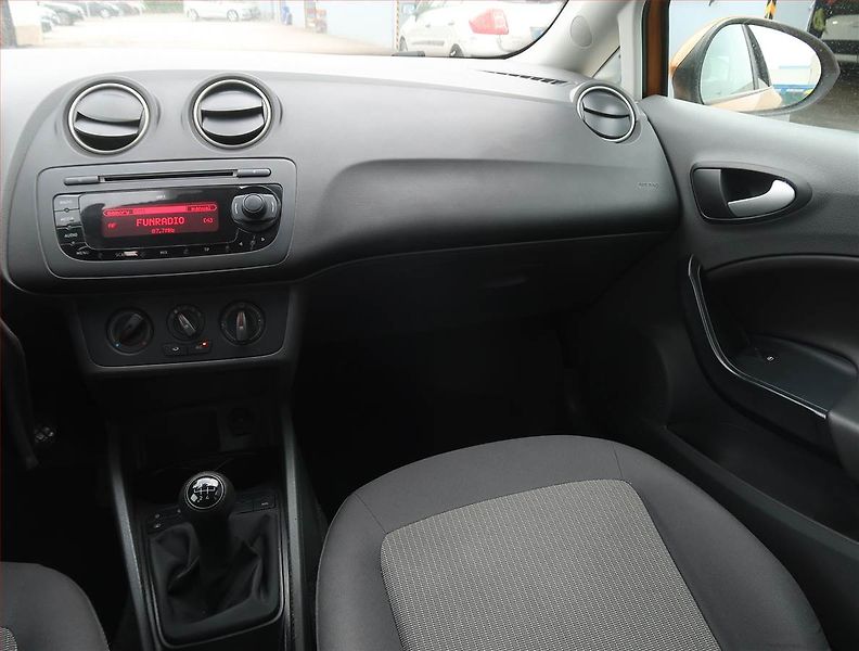 Seat Ibiza (2011) 1.4 16V, Tempomat - fotka 8 z 15