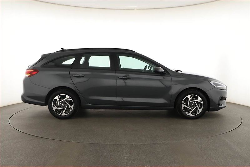 Hyundai i30 (2024) Smart 1.0 T-GDI, ČR,1.maj - fotka 6 z 17