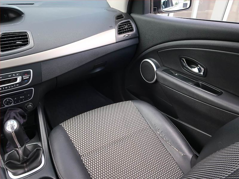 Renault Fluence (2012) 1.6 16V, Tempomat - fotka 8 z 18